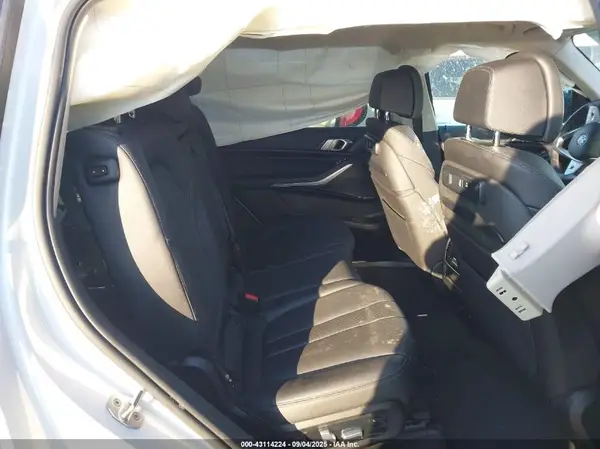5UXCW2C09N9M56874 2022 BMW X7 - Image 8