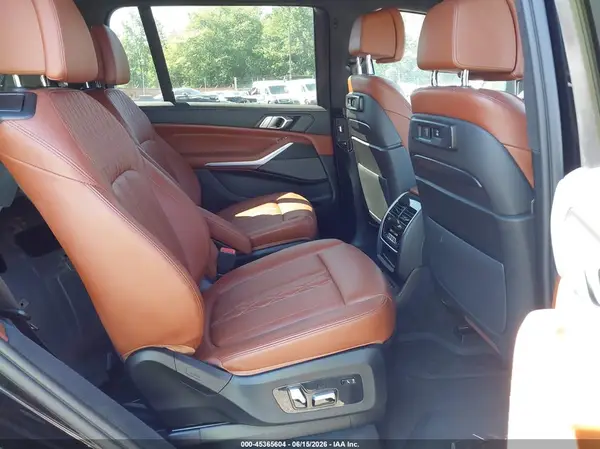 5UXCW2C09N9M57894 2022 BMW X7 - Image 8