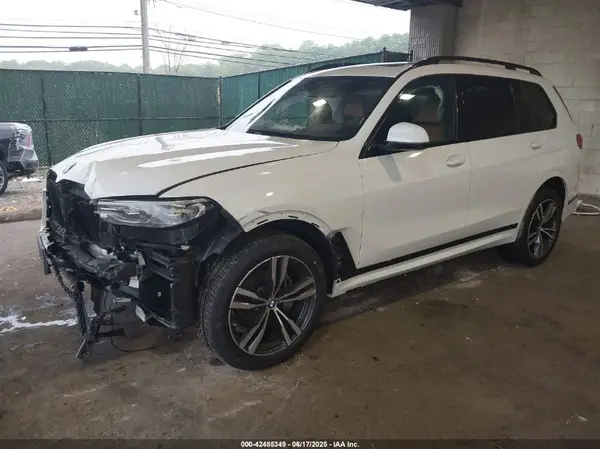 5UXCW2C09N9M82214 2022 BMW X7 - Image 2