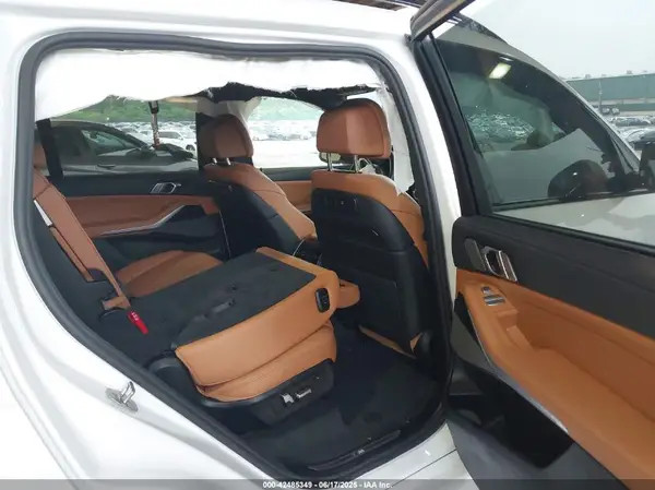 5UXCW2C09N9M82214 2022 BMW X7 - Image 8