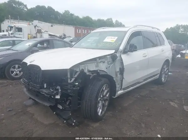 5UXCW2C0XL9B44238 2020 BMW X7 - Image 2