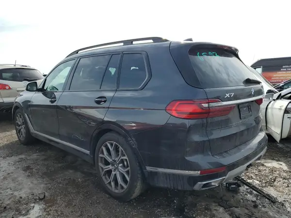 5UXCW2C0XM9E56755 2021 BMW X7 - Image 2