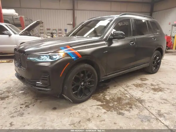 5UXCW2C0XM9F68049 2021 BMW X7 - Image 2