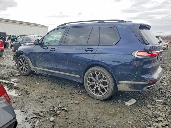 5UXCW2C0XN9J45616 2022 BMW X7 - Image 2