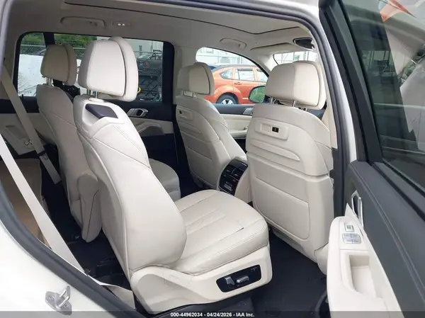 5UXCW2C0XN9J96355 2022 BMW X7 - Image 8