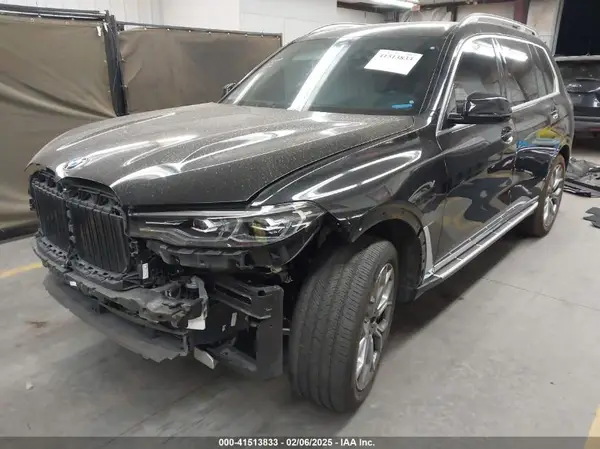 5UXCW2C0XN9K60099 2022 BMW X7 - Image 2
