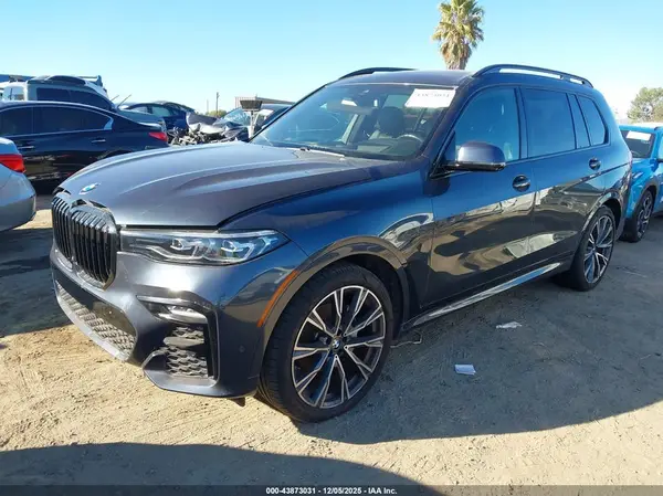 5UXCW2C0XN9K72804 2022 BMW X7 - Image 2
