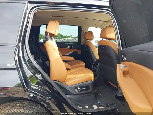 5UXCW2C0XN9L04070 2022 BMW X7 - Image 8