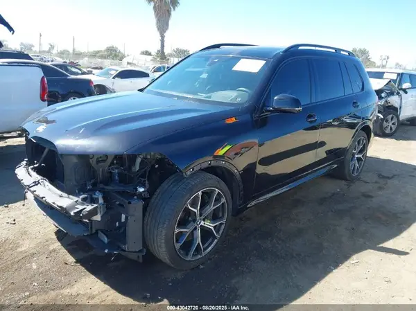 5UXCW2C0XN9L23041 2022 BMW X7 - Image 2