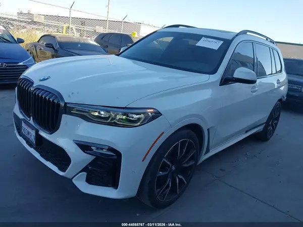 5UXCW2C0XN9M26881 2022 BMW X7 - Image 2