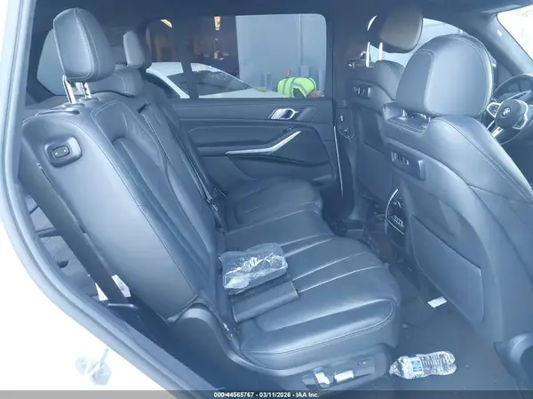 5UXCW2C0XN9M26881 2022 BMW X7 - Image 8
