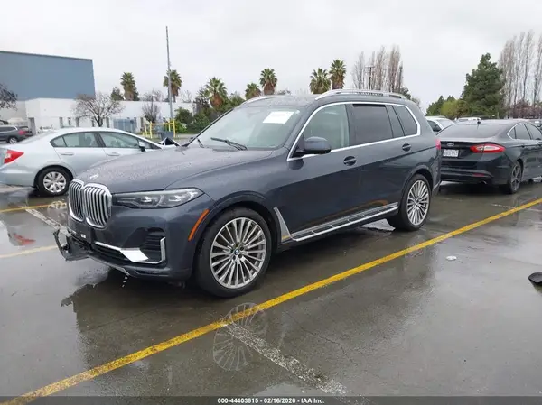 5UXCW2C50KL083976 2019 BMW X7 - Image 2