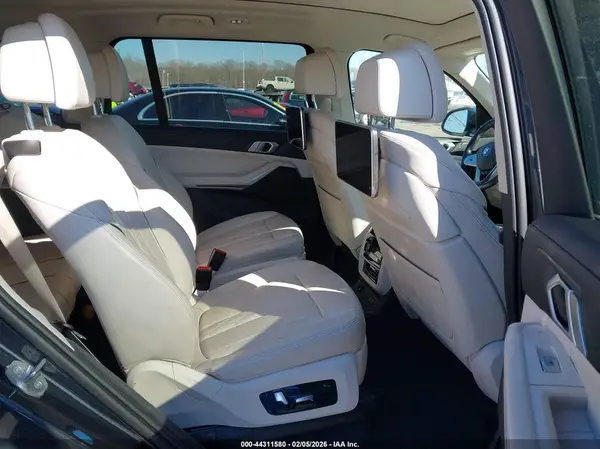 5UXCW2C50KL085906 2019 BMW X7 - Image 8