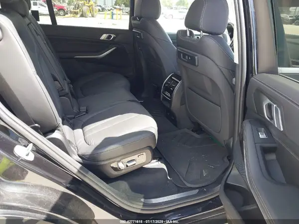 5UXCW2C50KL087381 2019 BMW X7 - Image 8
