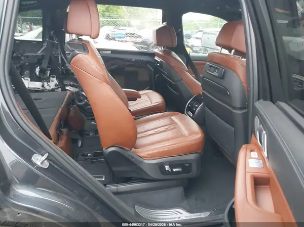 5UXCW2C50KL087896 2019 BMW X7 - Image 8