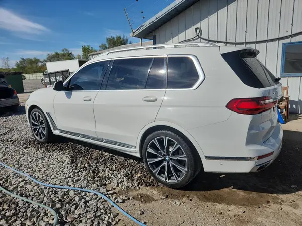 5UXCW2C50KL088613 2019 BMW X7 - Image 2