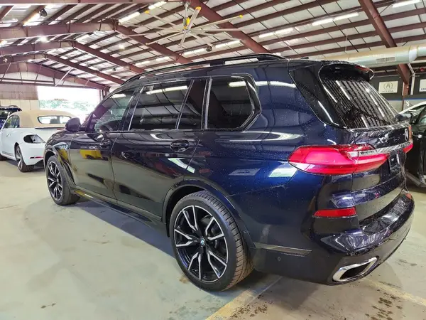 5UXCW2C50KLB43760 2019 BMW X7 - Image 2