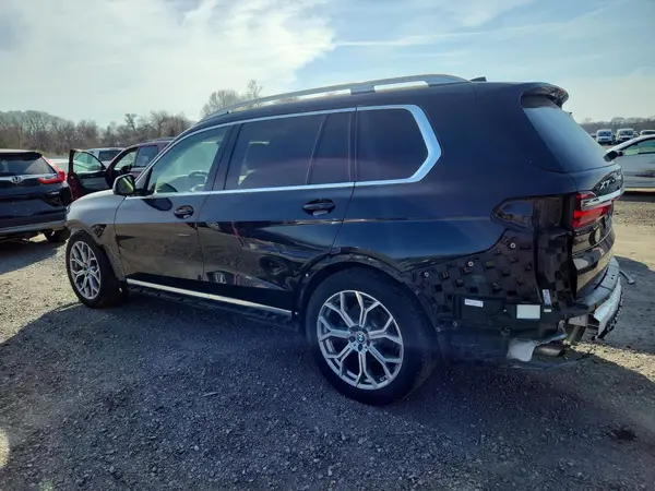 5UXCW2C50KLB44195 2019 BMW X7 - Image 2