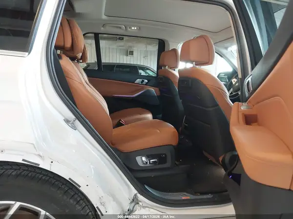 5UXCW2C52KL084983 2019 BMW X7 - Image 8