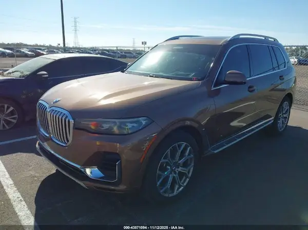 5UXCW2C52KL088208 2019 BMW X7 - Image 2