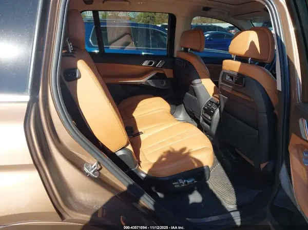 5UXCW2C52KL088208 2019 BMW X7 - Image 8