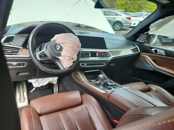 5UXCW2C52KL088984 2019 BMW X7 - Image 8