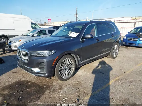 5UXCW2C52KLB43632 2019 BMW X7 - Image 2