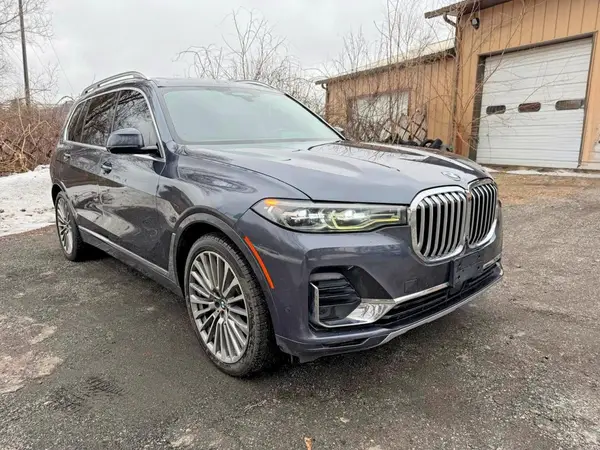 5UXCW2C52KLB43713 2019 BMW X7 - Image 2