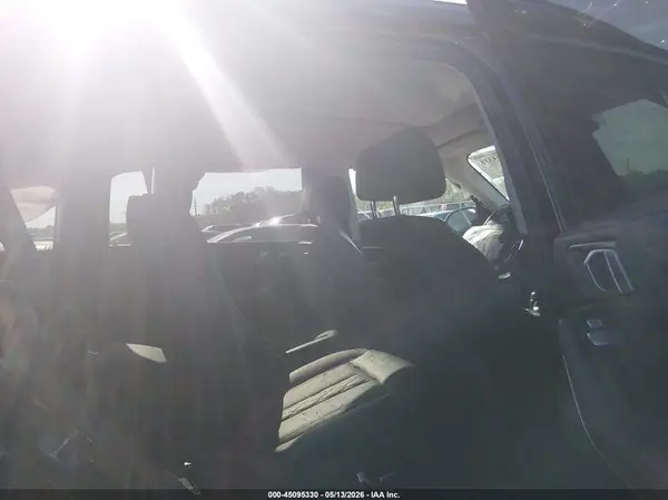 5UXCW2C53KL083311 2019 BMW X7 - Image 8