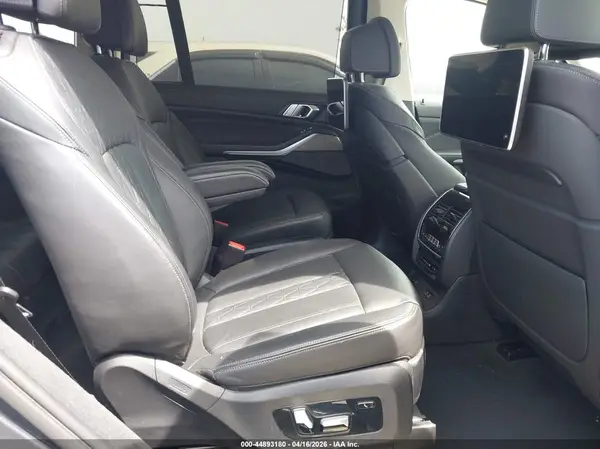 5UXCW2C53KL083843 2019 BMW X7 - Image 8