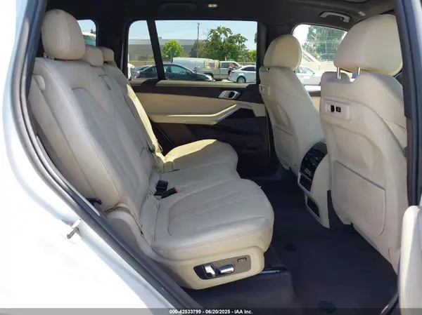 5UXCW2C53KL084457 2019 BMW X7 - Image 8