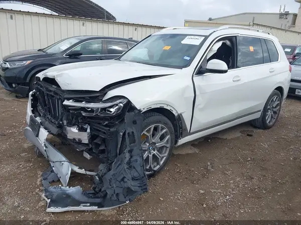 5UXCW2C53KL084586 2019 BMW X7 - Image 2