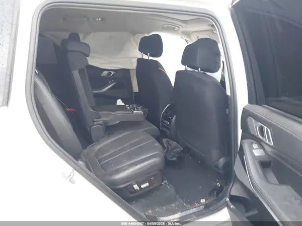 5UXCW2C53KL084586 2019 BMW X7 - Image 8