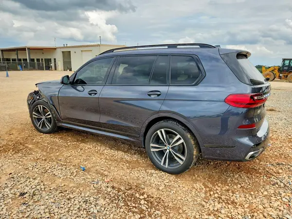 5UXCW2C53KL084670 2019 BMW X7 - Image 2