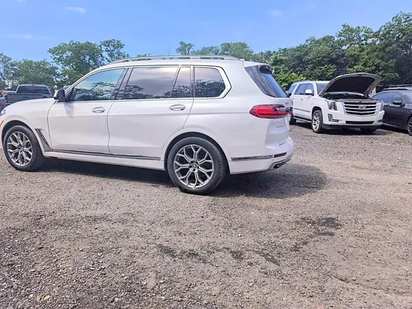 5UXCW2C54KL082958 2019 BMW X7 - Image 2