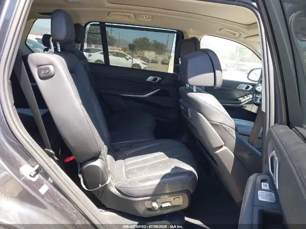 5UXCW2C54KL084127 2019 BMW X7 - Image 8