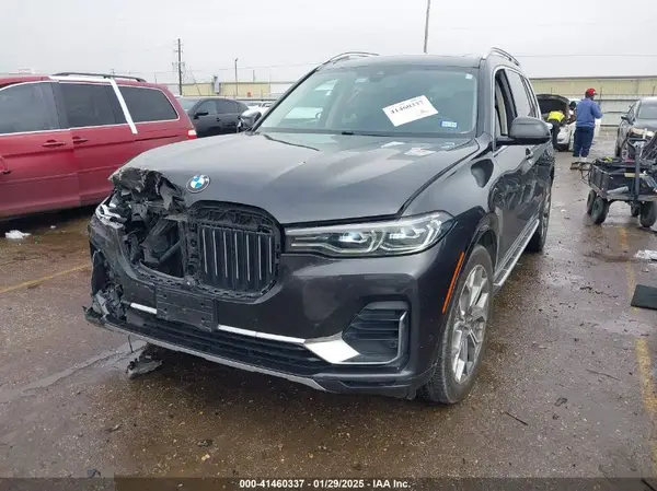 5UXCW2C54KL084175 2019 BMW X7 - Image 2