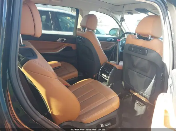 5UXCW2C54KL089148 2019 BMW X7 - Image 8