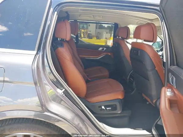 5UXCW2C55KL082399 2019 BMW X7 - Image 8