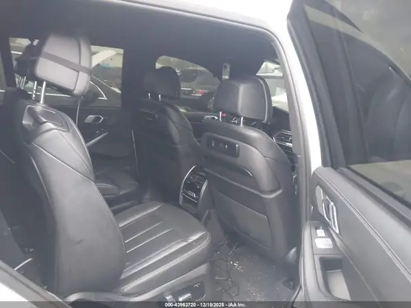 5UXCW2C55KL085769 2019 BMW X7 - Image 8