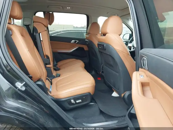 5UXCW2C55KL086081 2019 BMW X7 - Image 8
