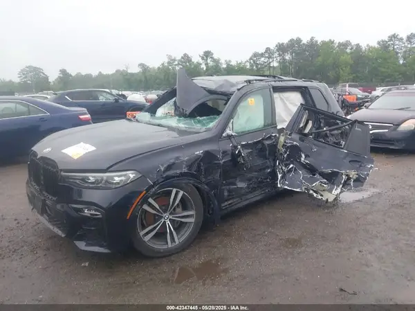 5UXCW2C55KLB43740 2019 BMW X7 - Image 2