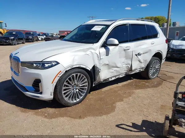 5UXCW2C56KL081424 2019 BMW X7 - Image 2