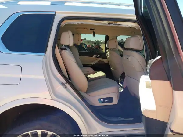 5UXCW2C56KL081424 2019 BMW X7 - Image 8