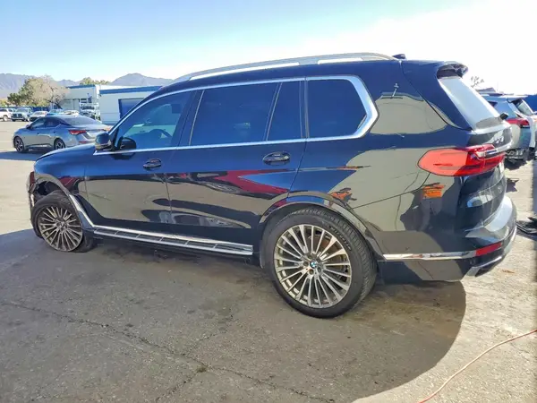 5UXCW2C56KL082430 2019 BMW X7 - Image 2