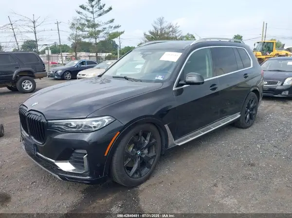 5UXCW2C56KL082878 2019 BMW X7 - Image 2