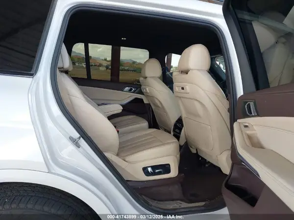 5UXCW2C56KL083156 2019 BMW X7 - Image 8