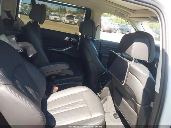 5UXCW2C56KL089166 2019 BMW X7 - Image 8