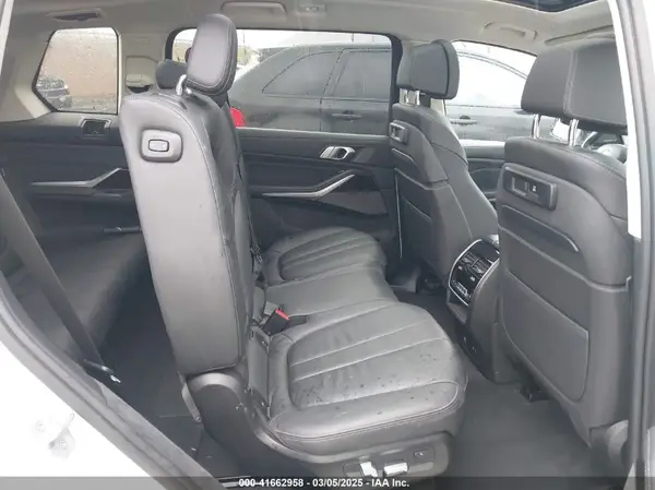 5UXCW2C57KL084137 2019 BMW X7 - Image 8