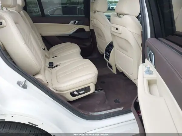 5UXCW2C57KL085787 2019 BMW X7 - Image 8